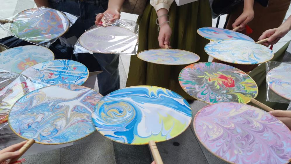 體驗(yàn)非遺藝術(shù)，傳承優(yōu)秀文化——研究生六支部主題黨日活動(dòng)紀(jì)實(shí)